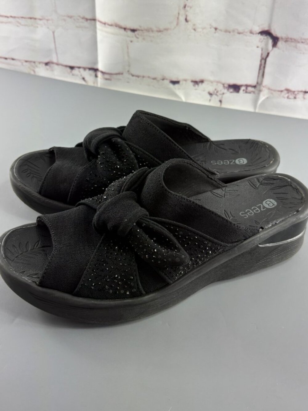 Bzees Black Smile Sandals 10M - Picture 3 of 5